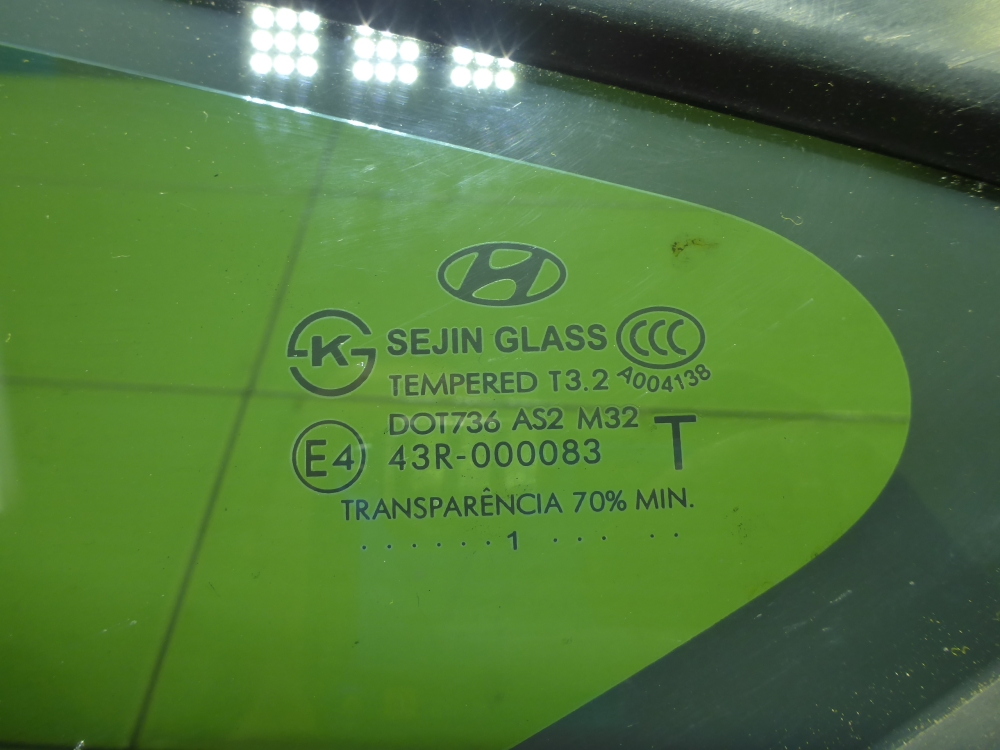 Стекло кузовное глухое левое