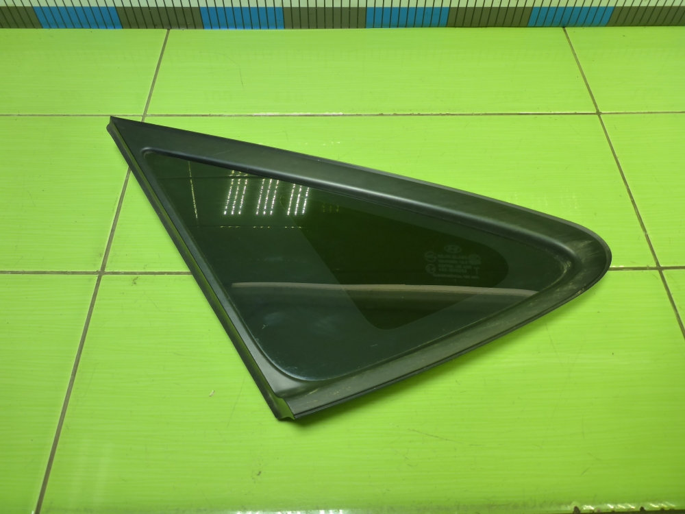Стекло кузовное глухое левое