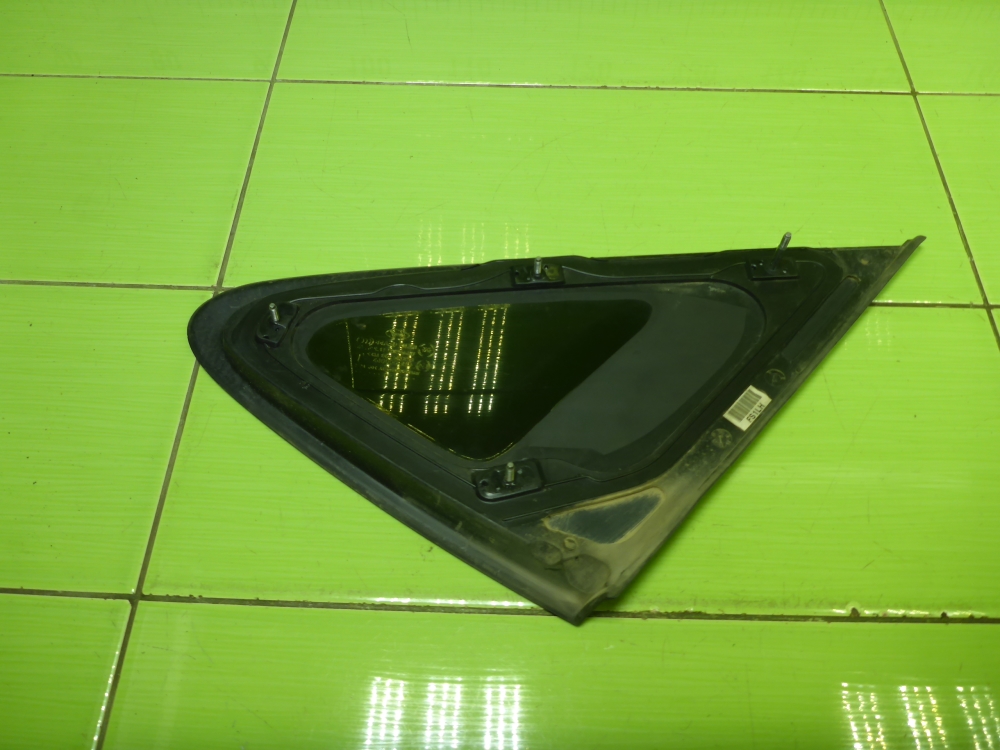 Стекло кузовное глухое левое