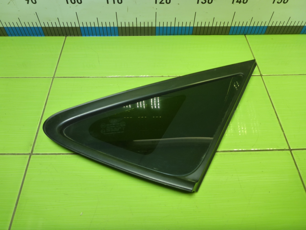 Стекло кузовное глухое правое