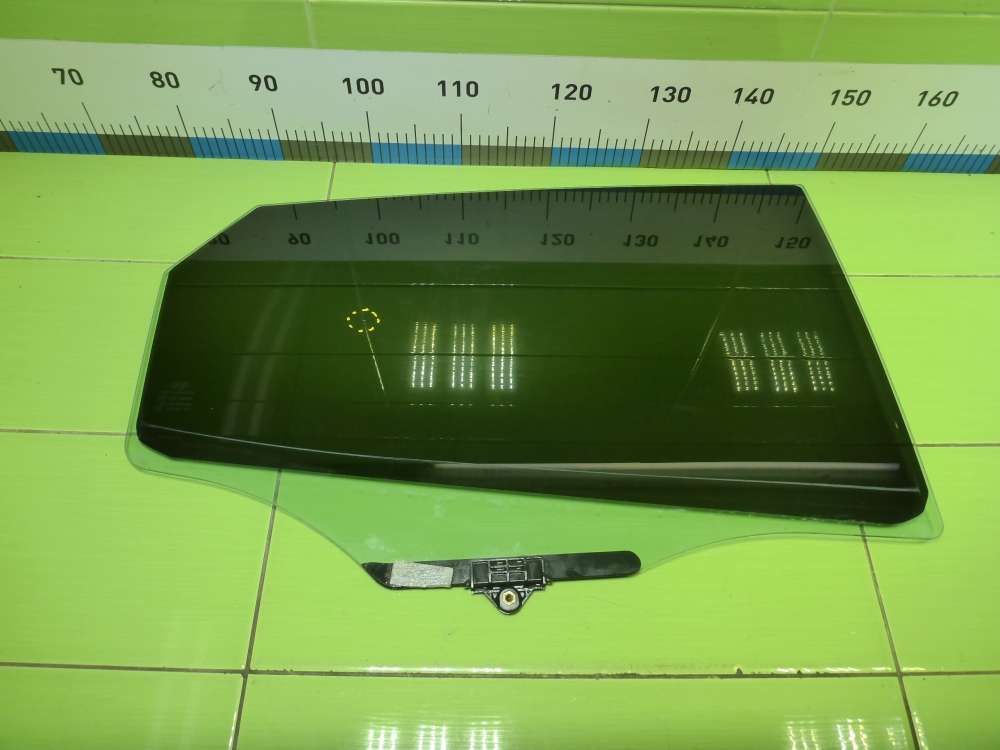 Стекло двери задней правой