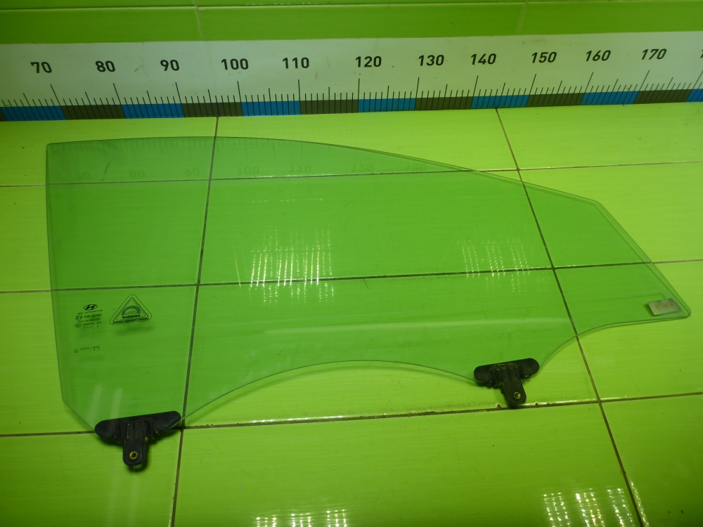 Стекло двери передней правой