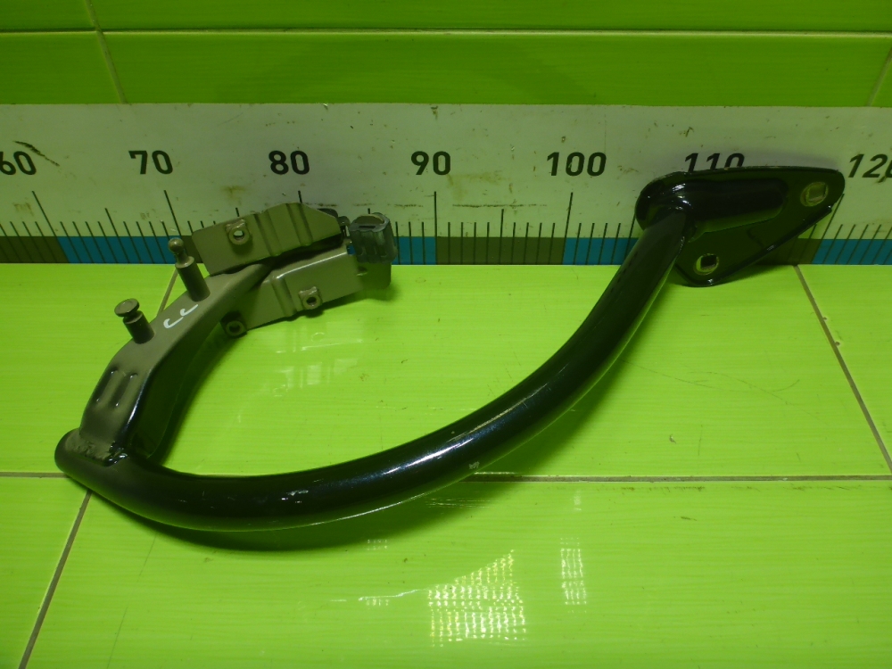 Петля крышки багажника