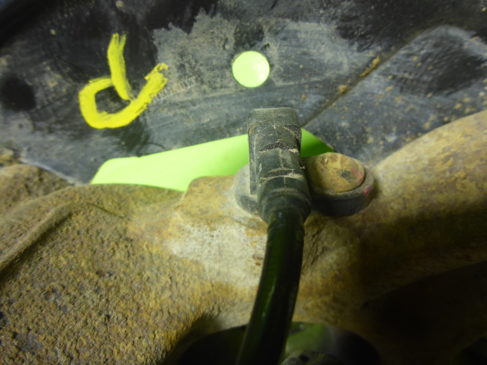 Кулак поворотный передний правый