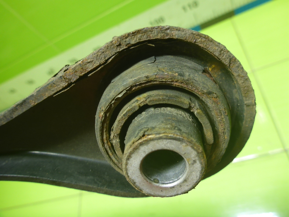 Тяга задняя поперечная