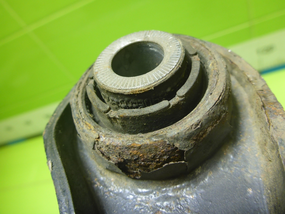 Тяга задняя поперечная