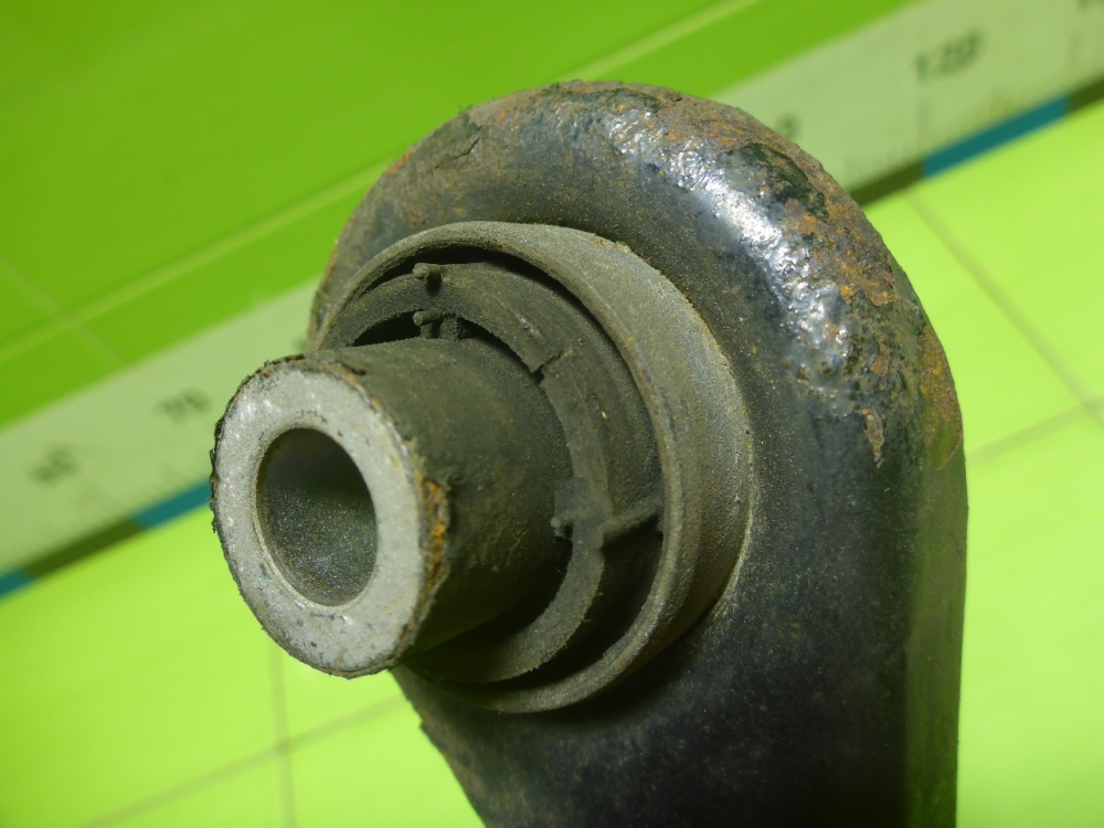 Тяга задняя поперечная