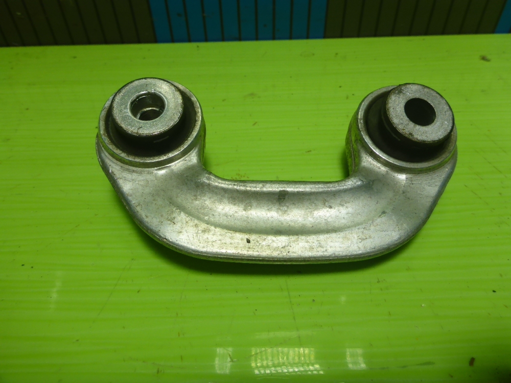 Стойка переднего стабилизатора