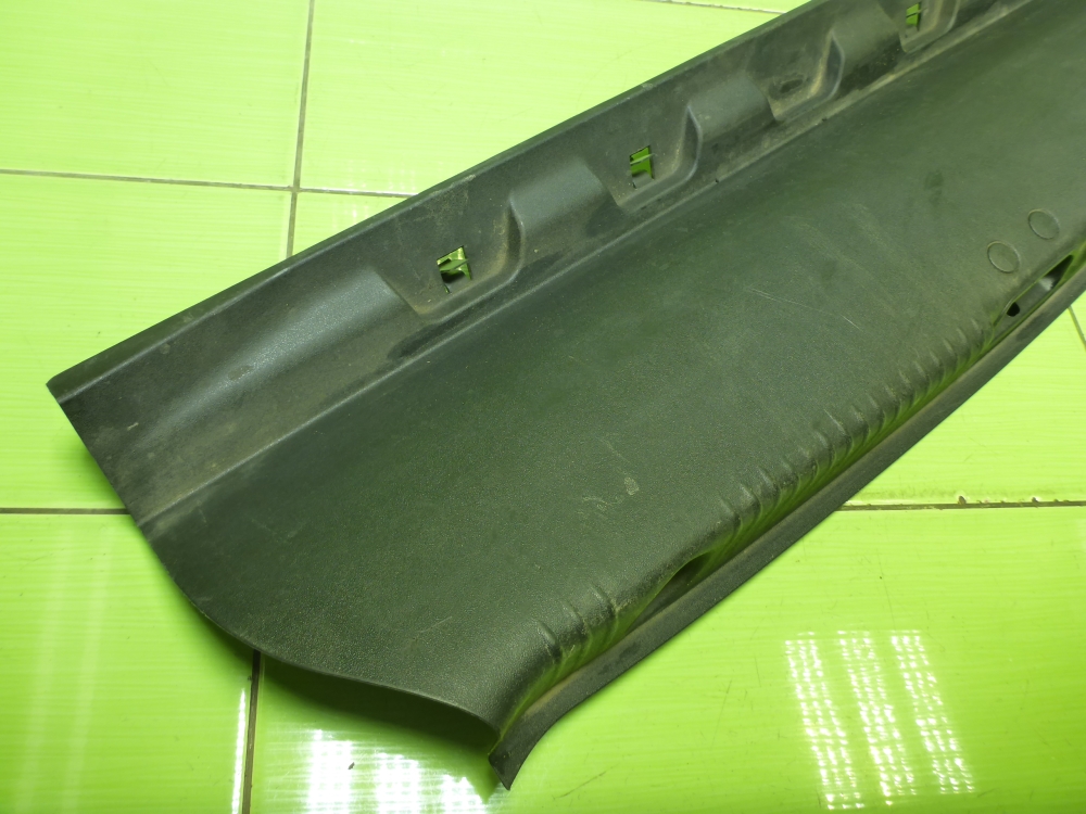 Обшивка багажника