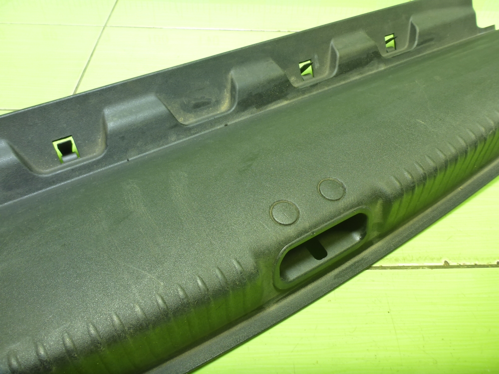 Обшивка багажника