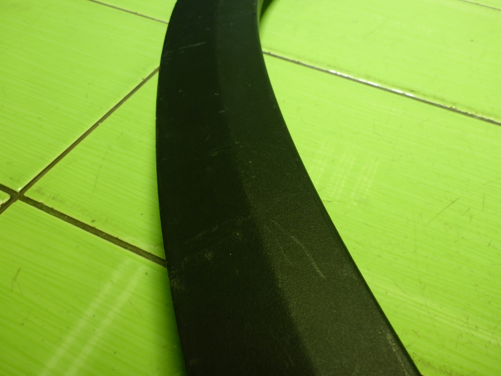 Накладка переднего крыла левого