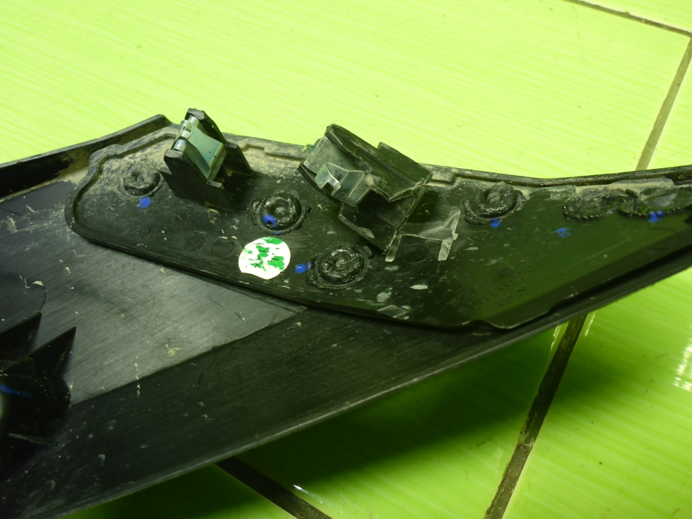 Накладка переднего крыла правого