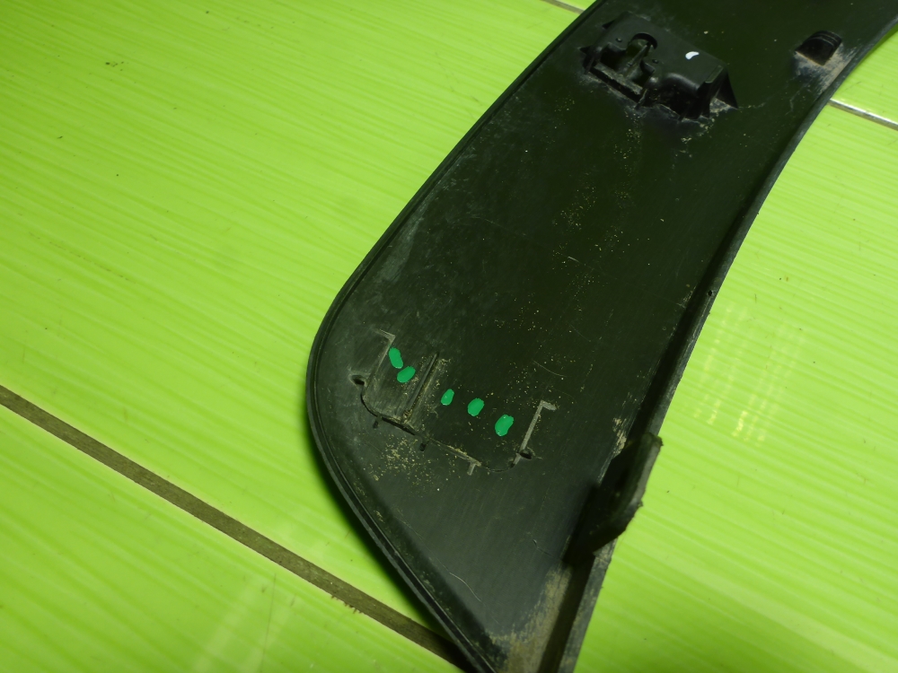 Накладка переднего крыла левого