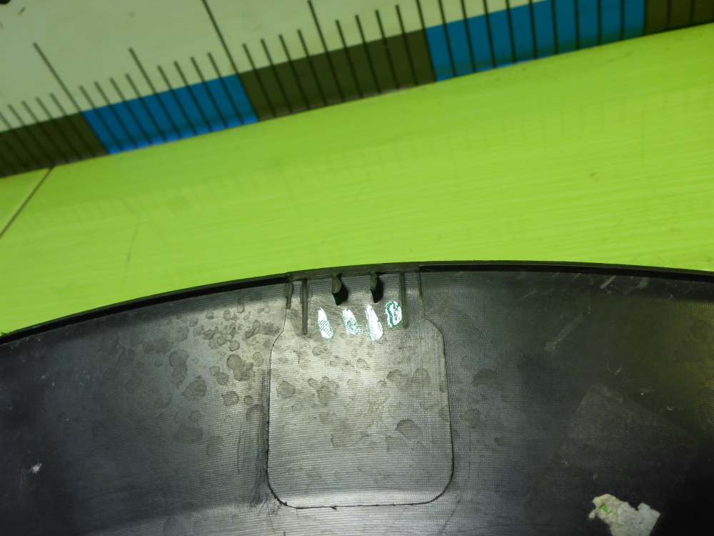 Накладка переднего крыла левого