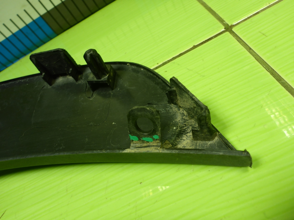 Накладка переднего крыла левого