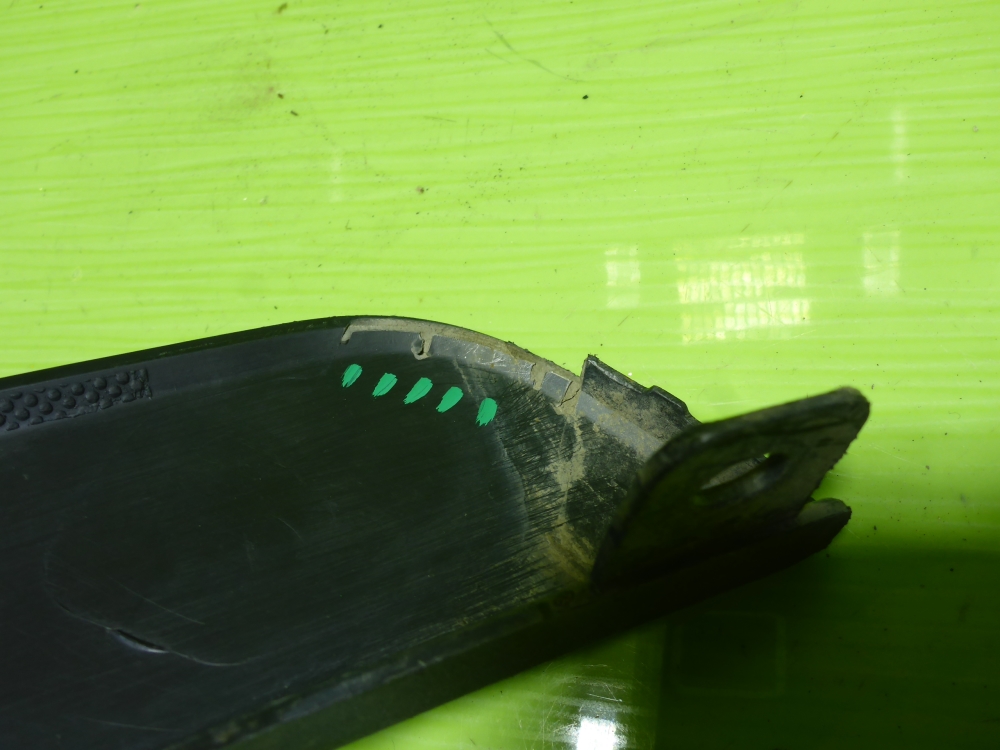 Накладка переднего крыла левого