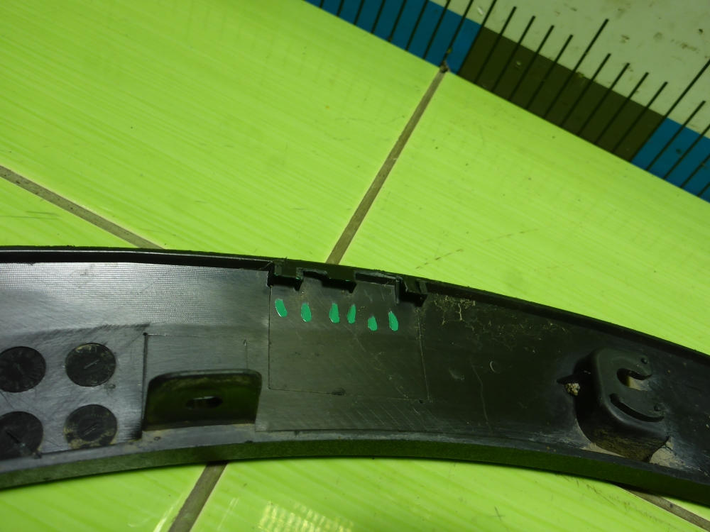 Накладка переднего крыла правого