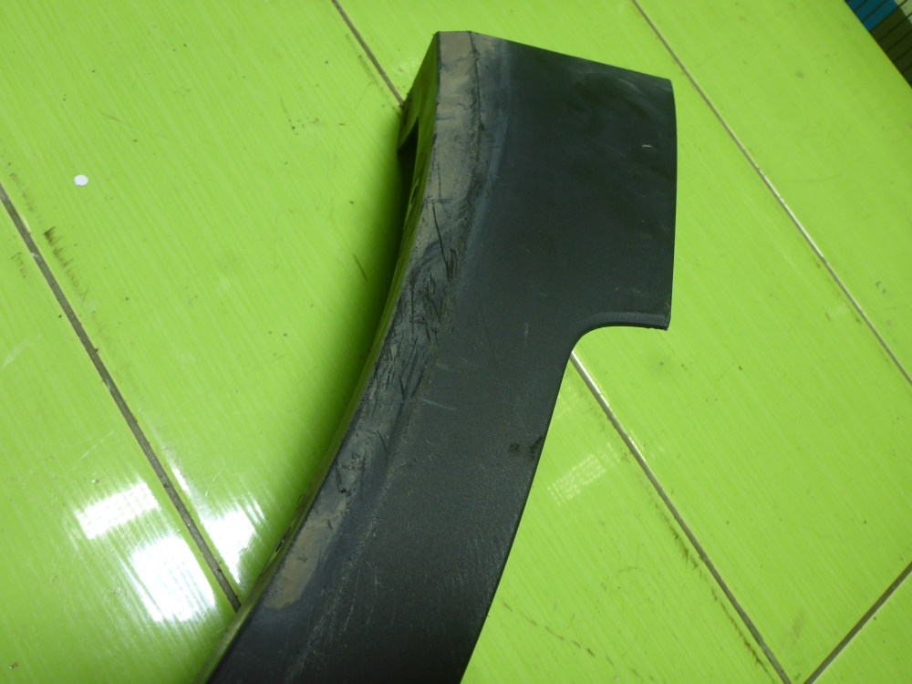 Накладка переднего крыла правого