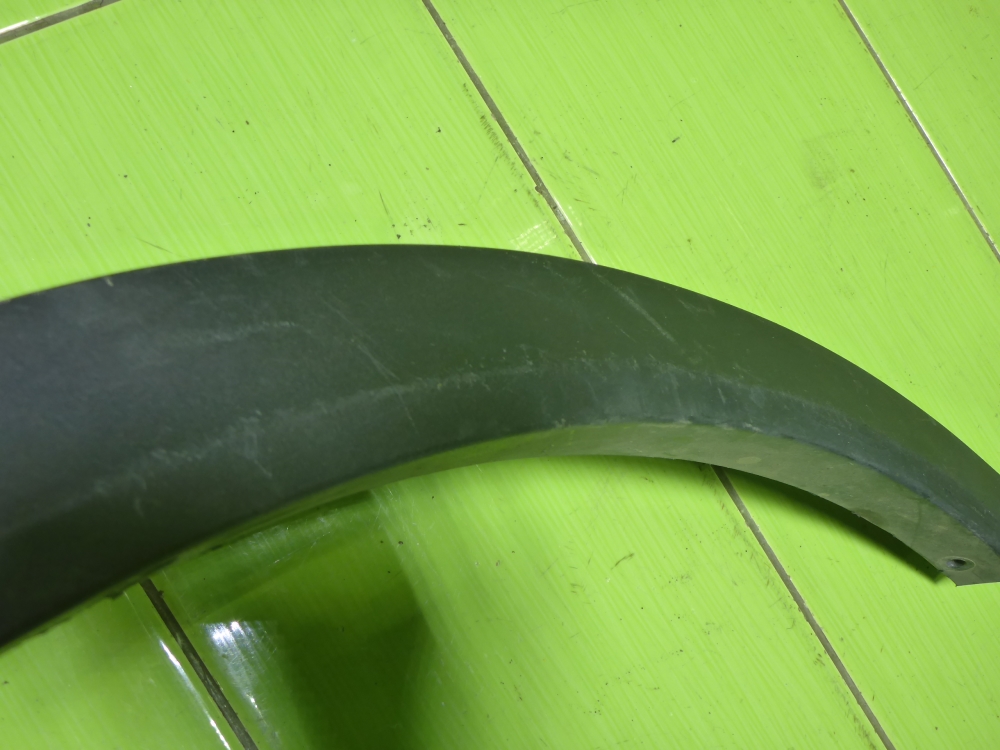 Накладка переднего крыла правого