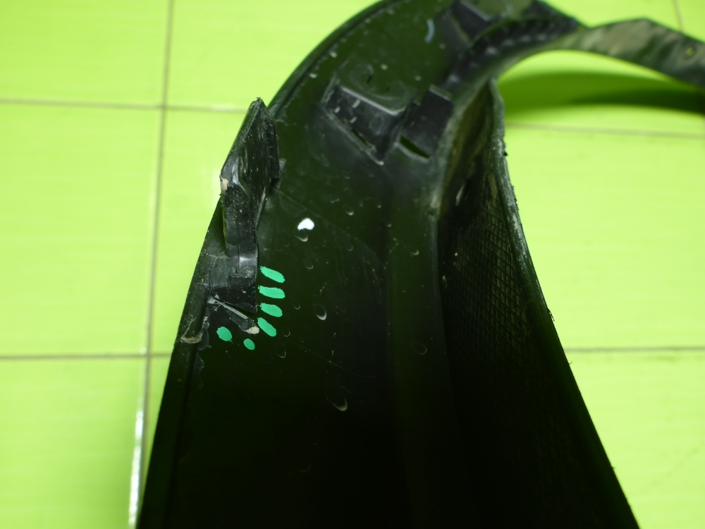 Накладка переднего крыла правого