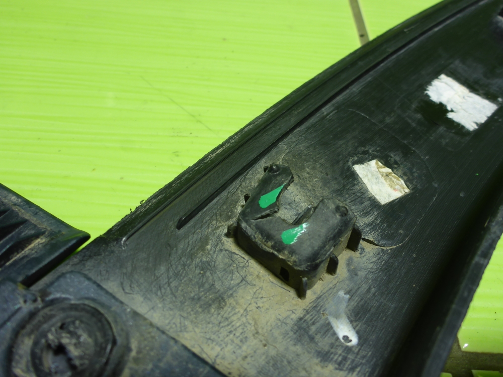 Накладка переднего крыла левого