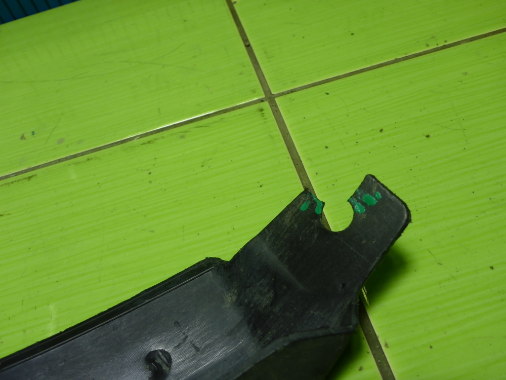 Накладка переднего крыла левого