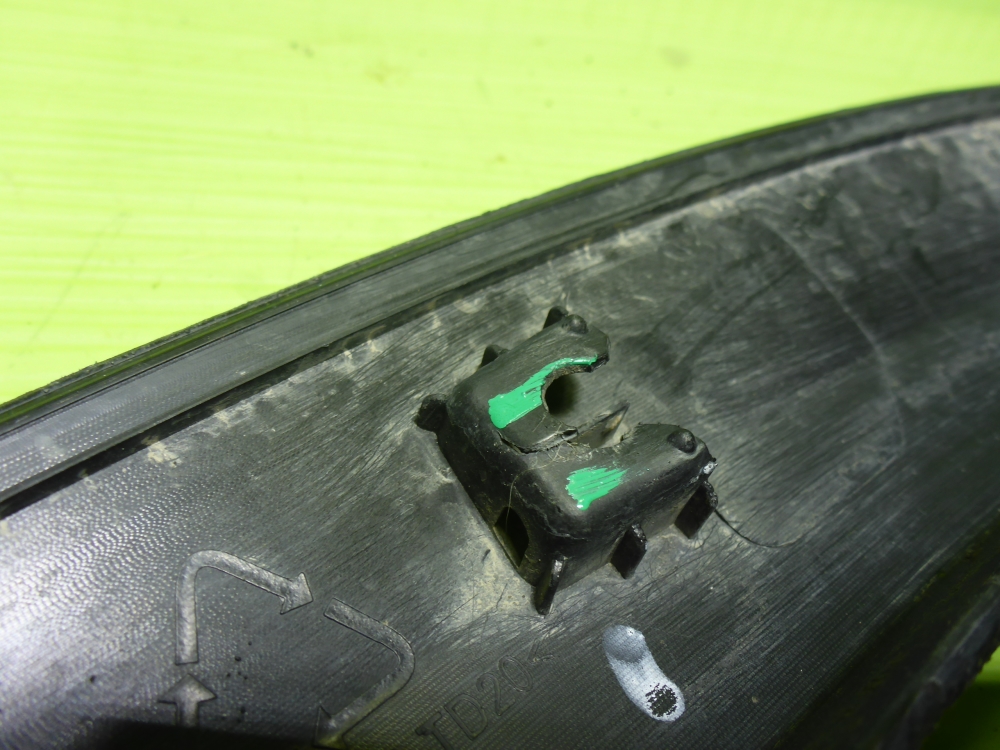 Накладка переднего крыла левого