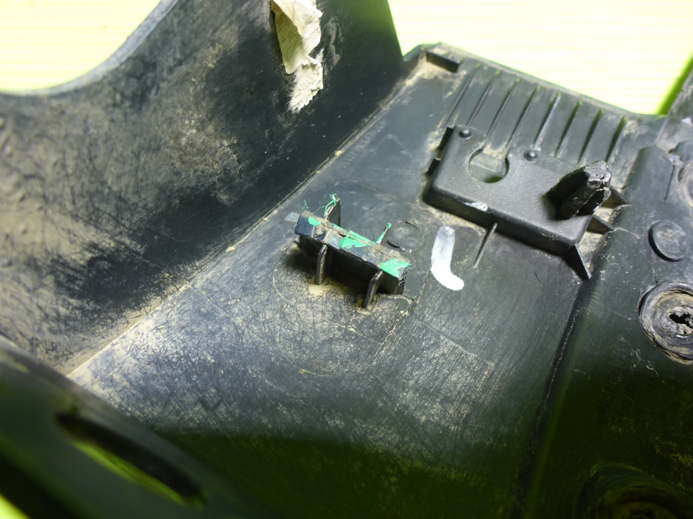 Накладка переднего крыла левого