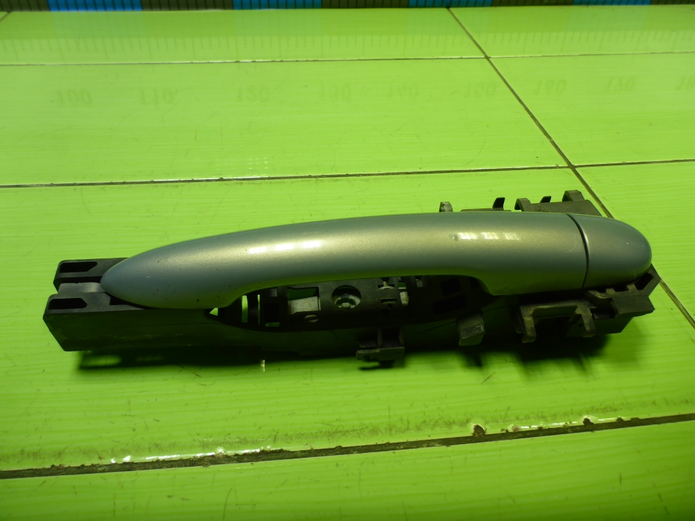 Ручка двери задней наружная левая