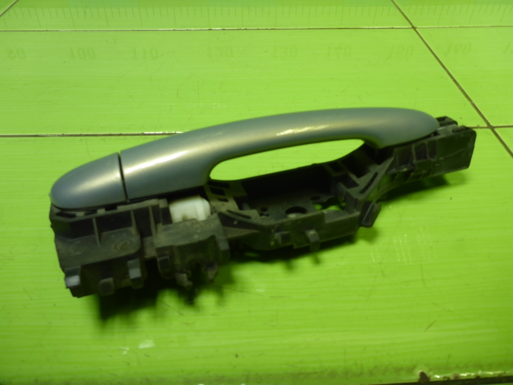 Ручка двери передней наружная правая