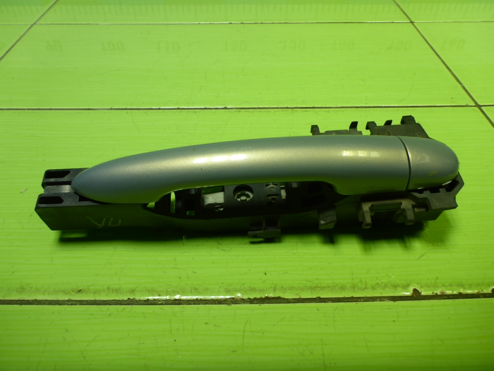 Ручка двери передней наружная правая