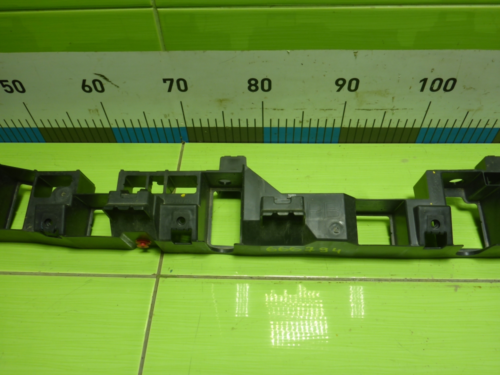 Кронштейн переднего бампера