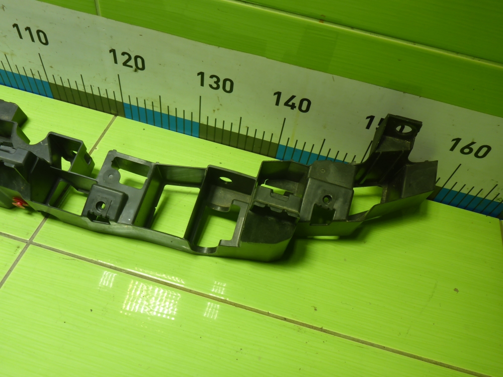 Кронштейн переднего бампера