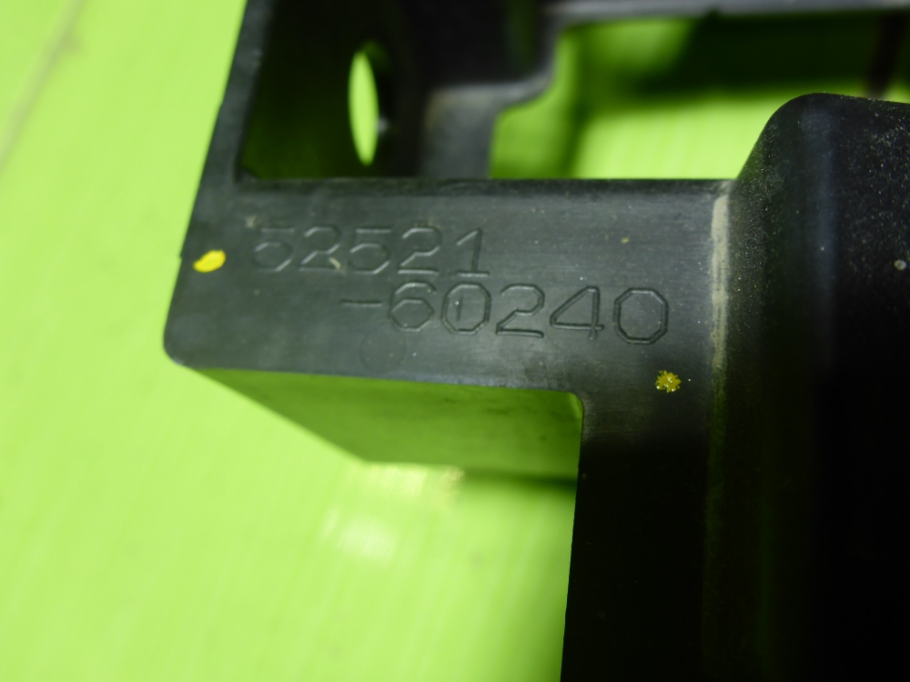 Кронштейн переднего бампера