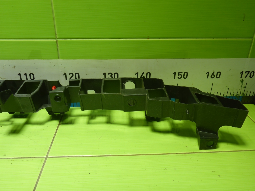 Кронштейн переднего бампера