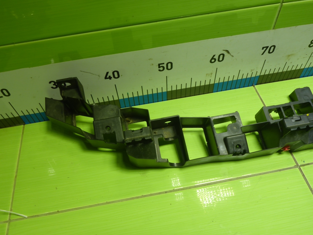 Кронштейн переднего бампера