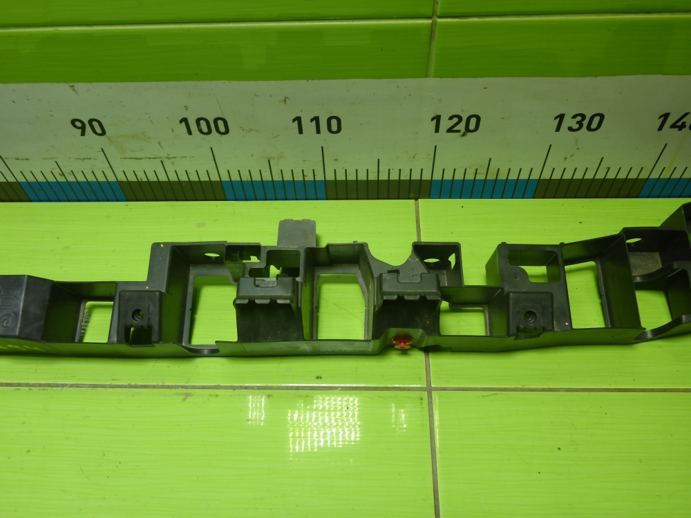 Кронштейн переднего бампера