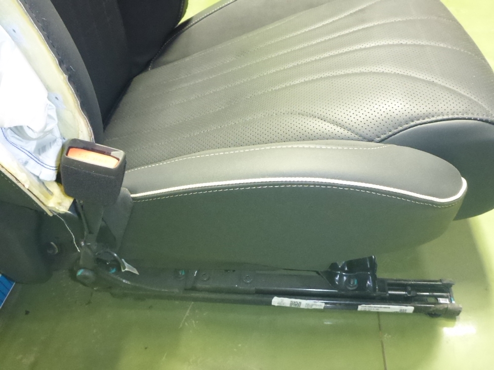 Сиденье переднее левое