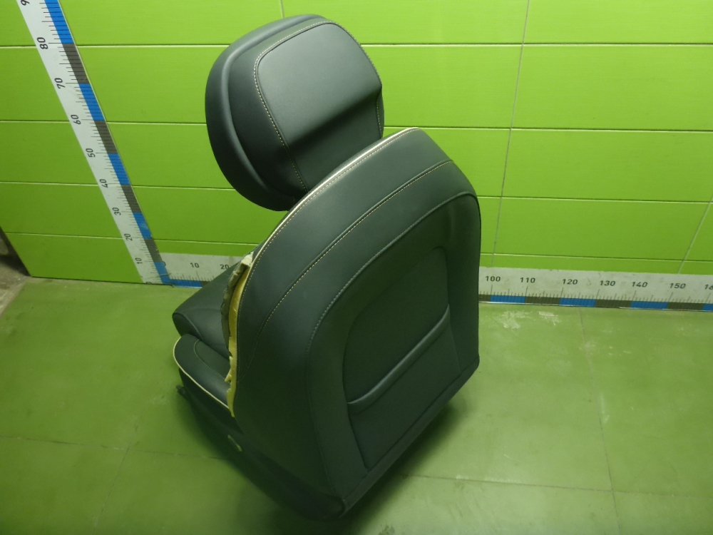 Сиденье переднее левое