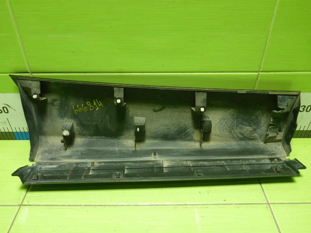 Накладка двери задней левой