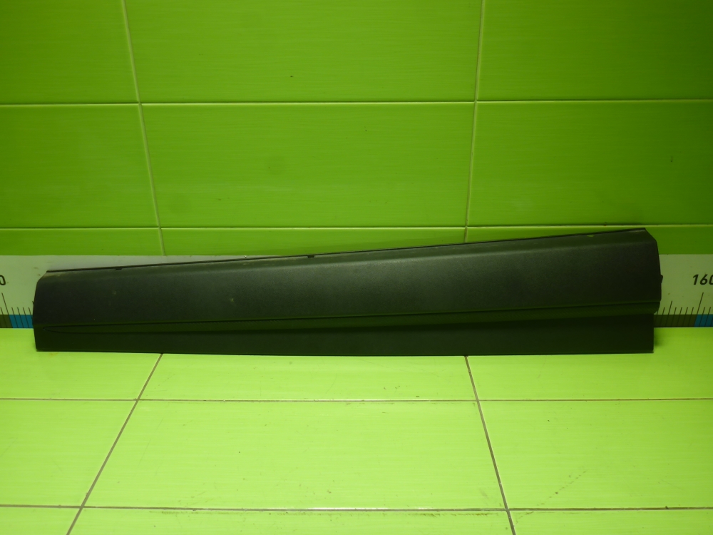 Накладка двери передней правой