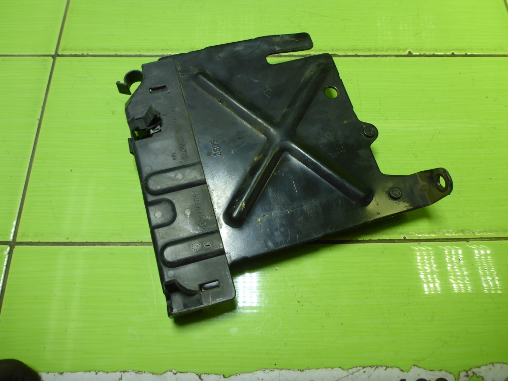 Кронштейн блока управления двигателем