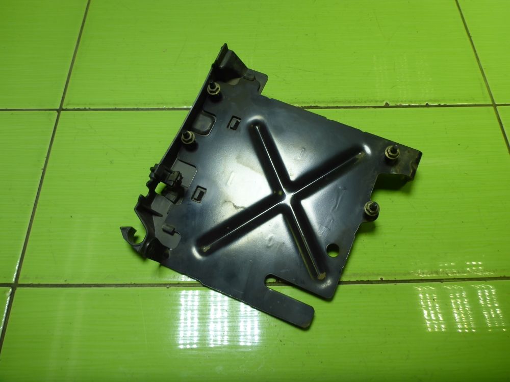 Кронштейн блока управления двигателем