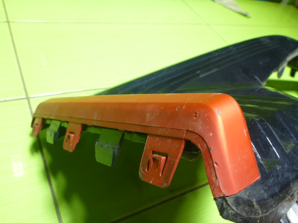 Накладка переднего бампера левая