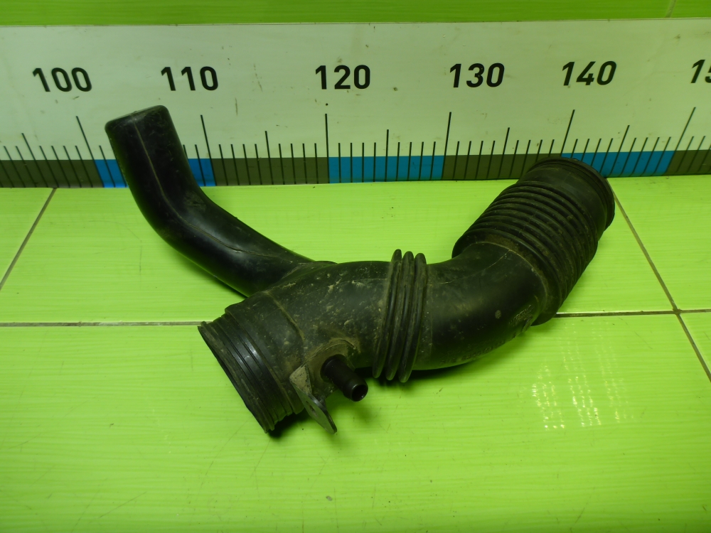 Патрубок воздушного фильтра