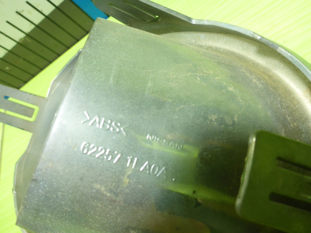 Рамка противотуманной фары левой