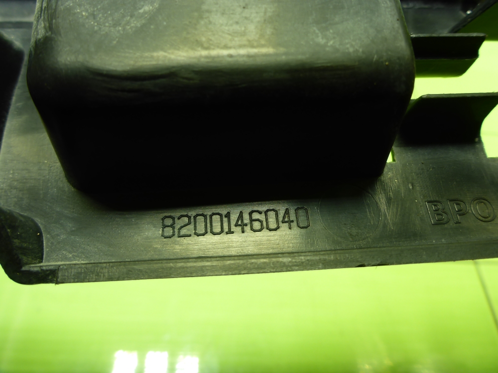 Кронштейн заднего бампера