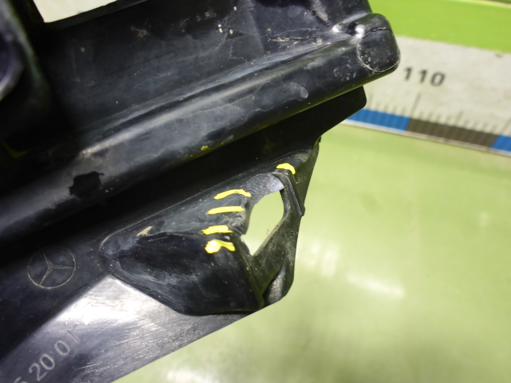 Решетка в бампер центральная