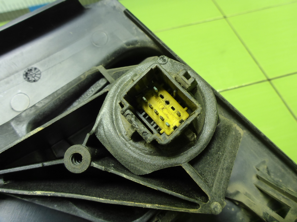 Зеркало правое электрическое