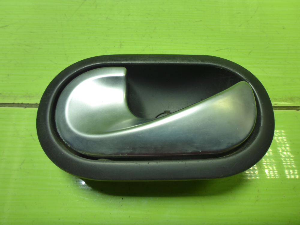 Ручка двери передней внутренняя левая